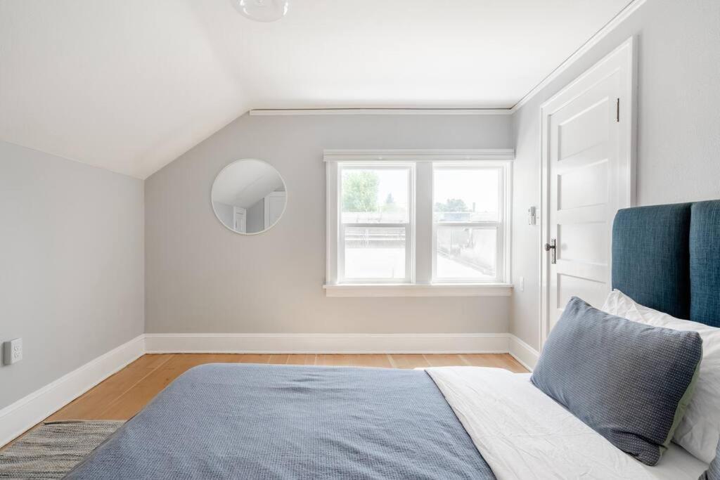 Holiday home Collection - Classic 1920s Alberta Four Bedroom Haven Portland