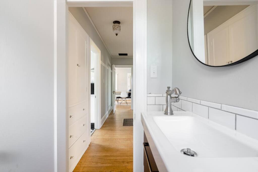 Holiday home Collection - Classic 1920s Alberta Four Bedroom Haven