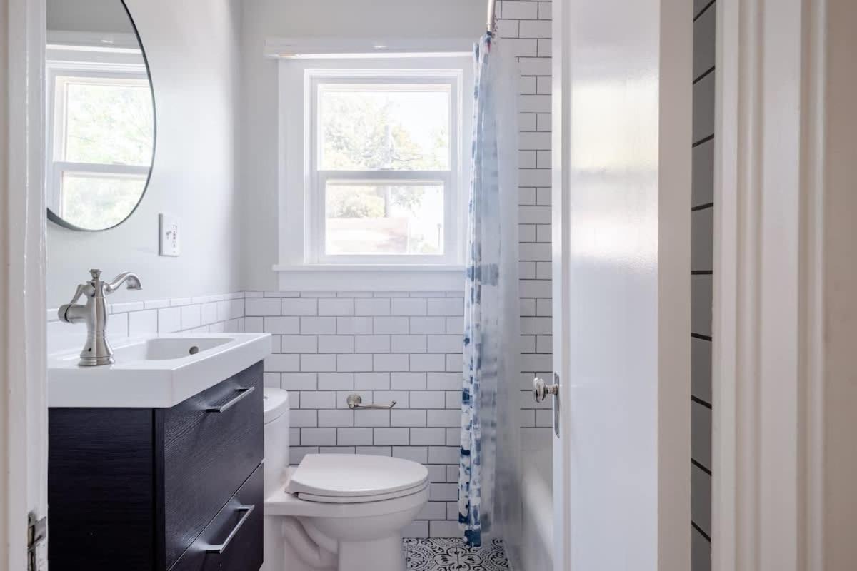 Collection - Classic 1920s Alberta Four Bedroom Haven Holiday home