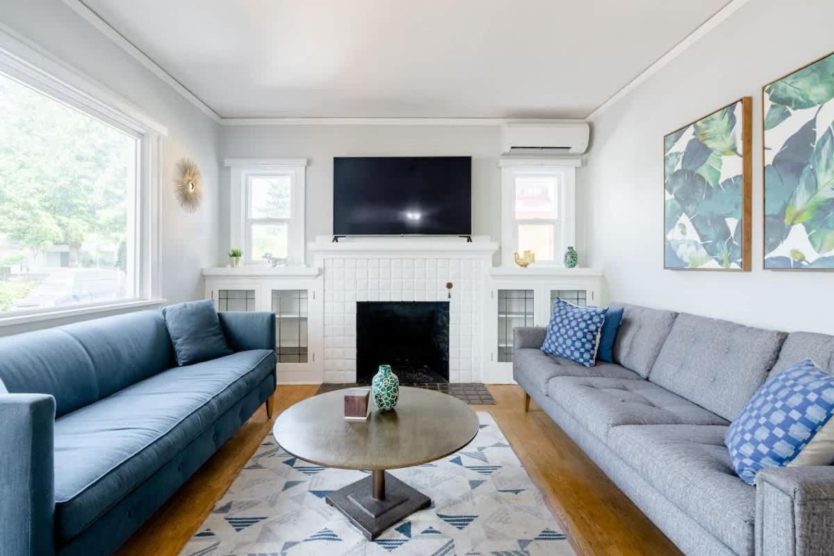 Collection - Classic 1920s Alberta Four Bedroom Haven Holiday home